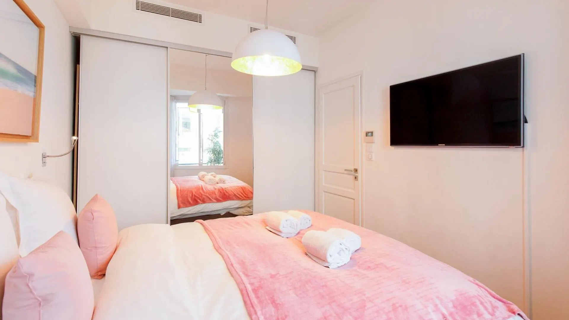 Le Grain D'Or Yourhosthelper Cannes France